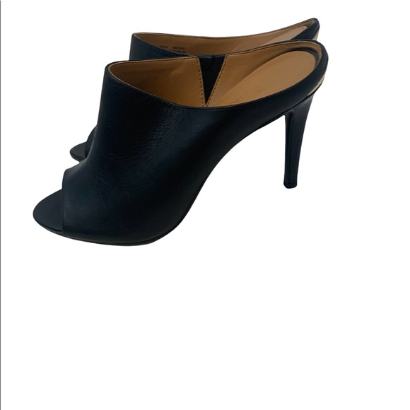 - Calvin Klein slip on leather heals. - Picture 3 of 14